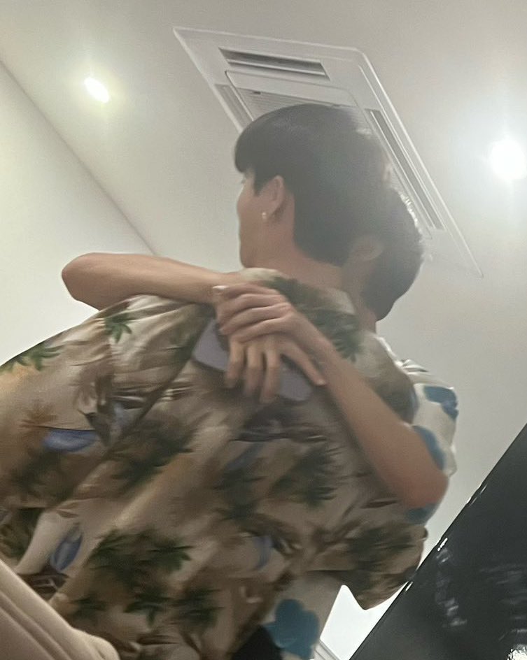 cwrboba's tweet photo. the audacity to be this cute as a couple 🤭🩷 https://t.co/znRe7F088e