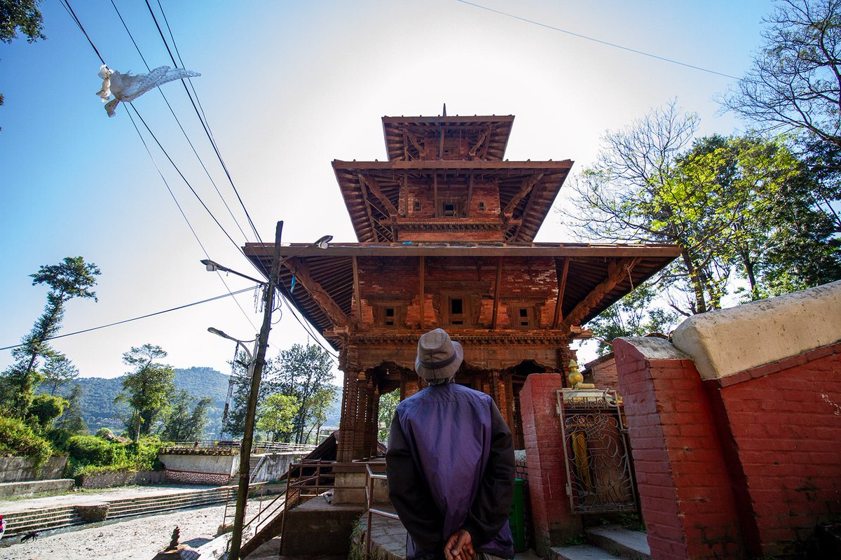 mandalatv_nepal's tweet image. 𑐎𑑁𑐮𑐵 𑑑𑑓 𑐱𑐸𑐎𑑂𑐬 | 𑐳𑐎𑑂𑐰
Eyes filled with wonder, heart brimming with curiosity
🕰️ A Man Discovering the beauty of Madhav Narayan Temple. 
#HistoricalGem #TimelessArchitecture #sankhu #sakwo