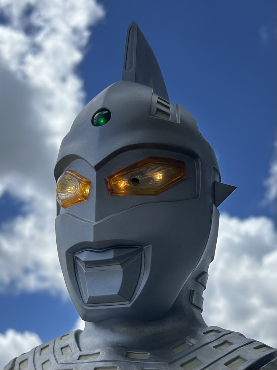 M1号「ウルトラセブン 胸像ソフトビニールキット」 今回、写真家の中西