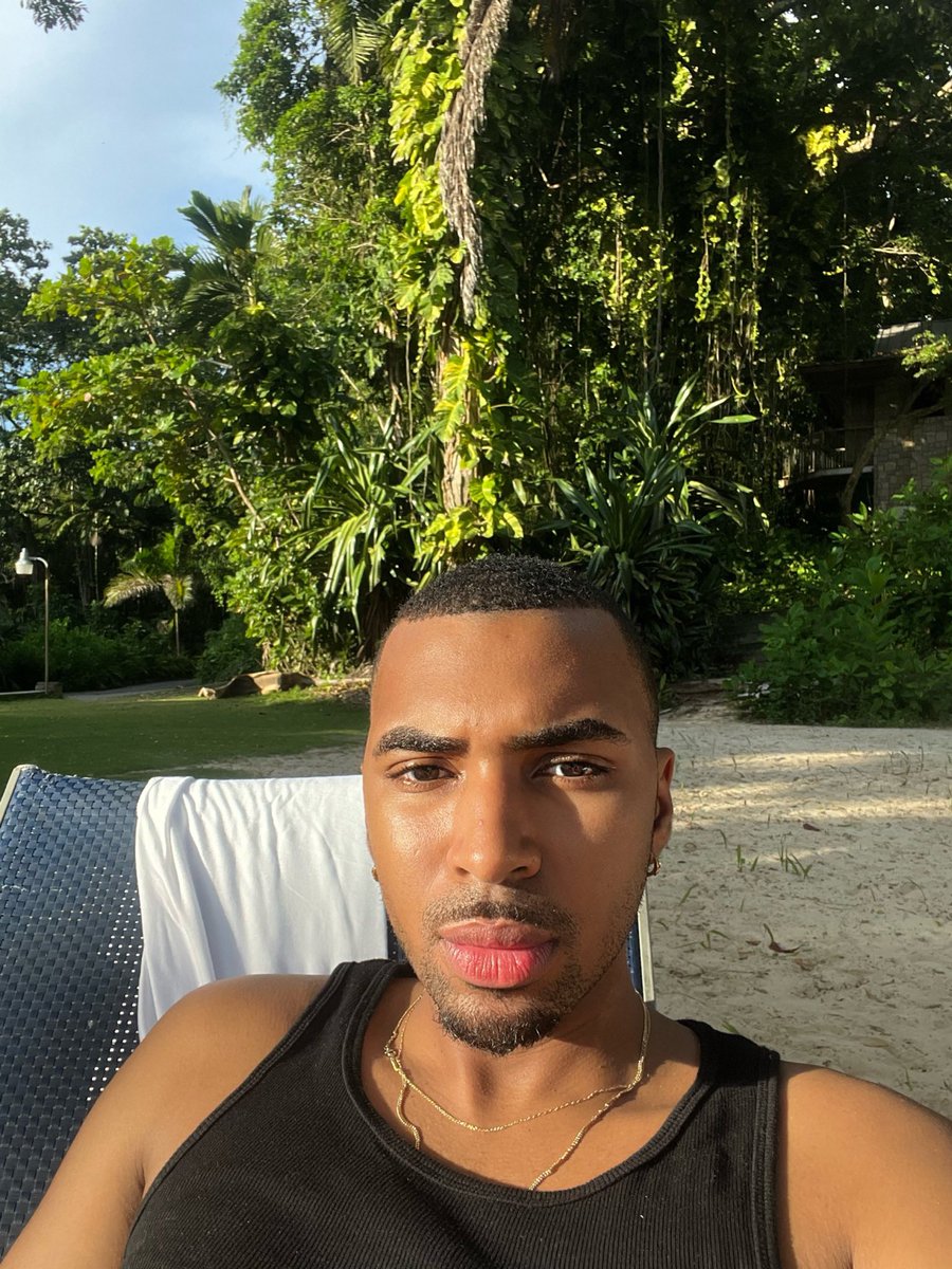 jadonlewis_'s tweet photo. hey y’all ✨ https://t.co/Biwa6lddCz