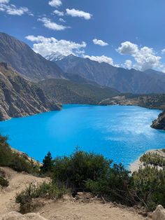 TravelsAlchemy's tweet photo. Good morning world 🙏🙏💚❤️💛

Shey Phoksundo Lake, Dolpa, Nepal !! https://t.co/qab0crl0ma