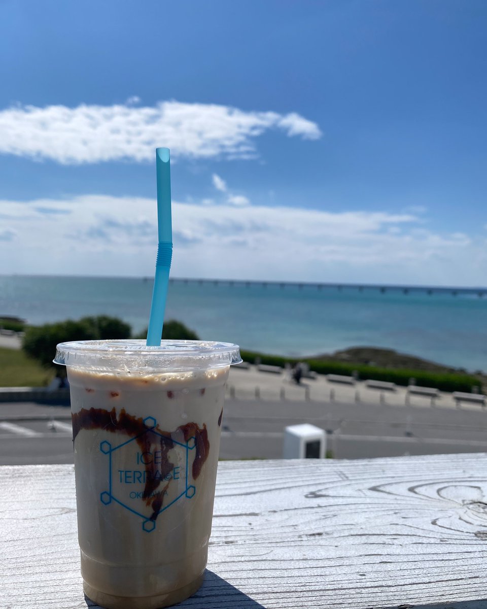 coffeesamuraijp's tweet photo. 沖縄出張終盤😀
ちょっと一息☕️
#iceterrace
#薄まらないカフェラテ
#沖縄
#コーヒーサムライ
#coffeesamurai https://t.co/UK9s2xEsPt