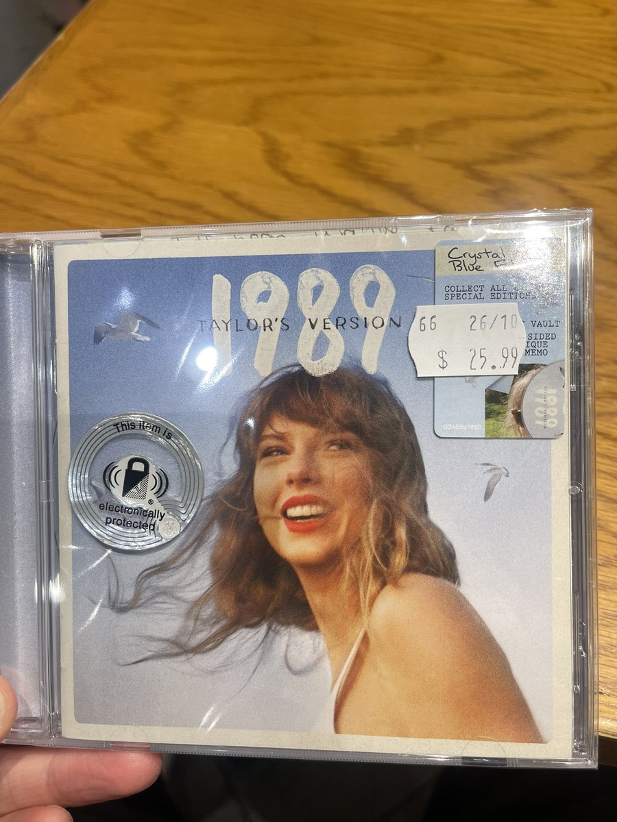 mel_fearless's tweet photo. 😭😭😭 #1989TaylorsVersion https://t.co/yUQYlwVSan