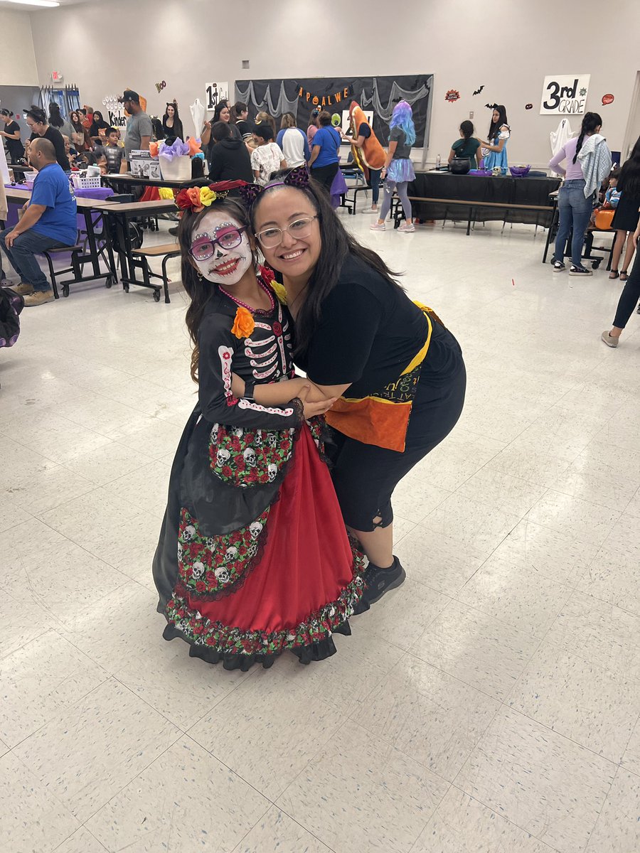 HeatherbraeCSD's tweet photo. Math O’Ween was so much fun tonight! 🎃👻

Thank you to everyone who came to the event and had a great evening with us at Heatherbrae. 🐾💙 https://t.co/WTHaSITUIa