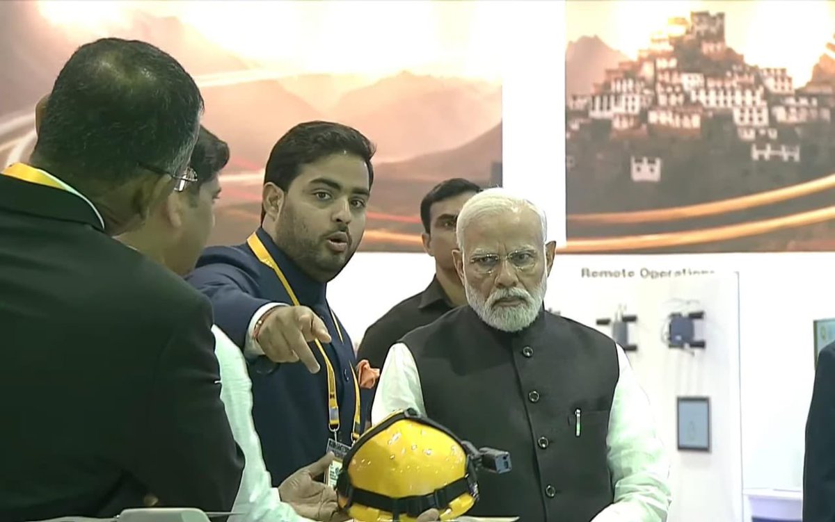rohitdubey's tweet photo. Jio demonstrates India’s first Satellite based Gigabit broadband to connect the remotest corners of India. 
Jio provides fully inclusive broadband through JioFiber, JioAirFiber, and now
JioSpaceFiber. 
Jio to connect everything everywhere across land, air, sea &amp; space. https://t.co/ESBa9NS4Fs