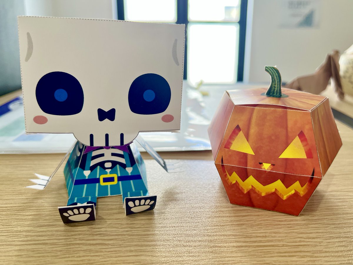 PractLabo's tweet photo. 👻ラボのハロウィン👻
ペーパークラフトのプログラムで、利用者さんが作ってくれた作品です!🎃
ペーパークラフトは季節感のある作品がたくさんあるので、季節によって作品を決めてみても面白そうですね🍁
#ペーパークラフト #ハロウィン
#生活訓練 #プラクトラボ #PractLabo https://t.co/y2V7uMhYa0