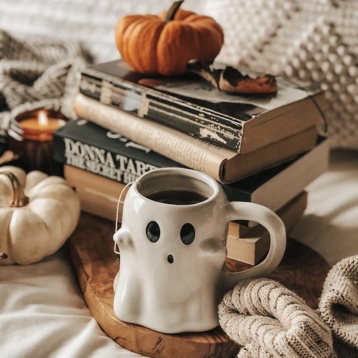 alwaysbemo's tweet image. mood tone halloween🍁🍻✨ #hlwxbbc