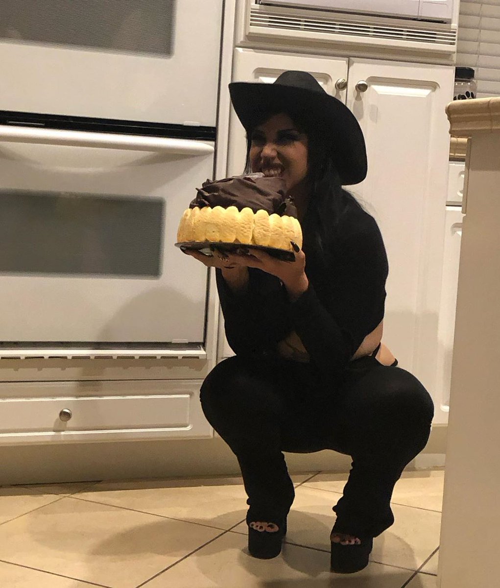 ocgothchick's tweet photo. https://t.co/Xp32GlxHh6