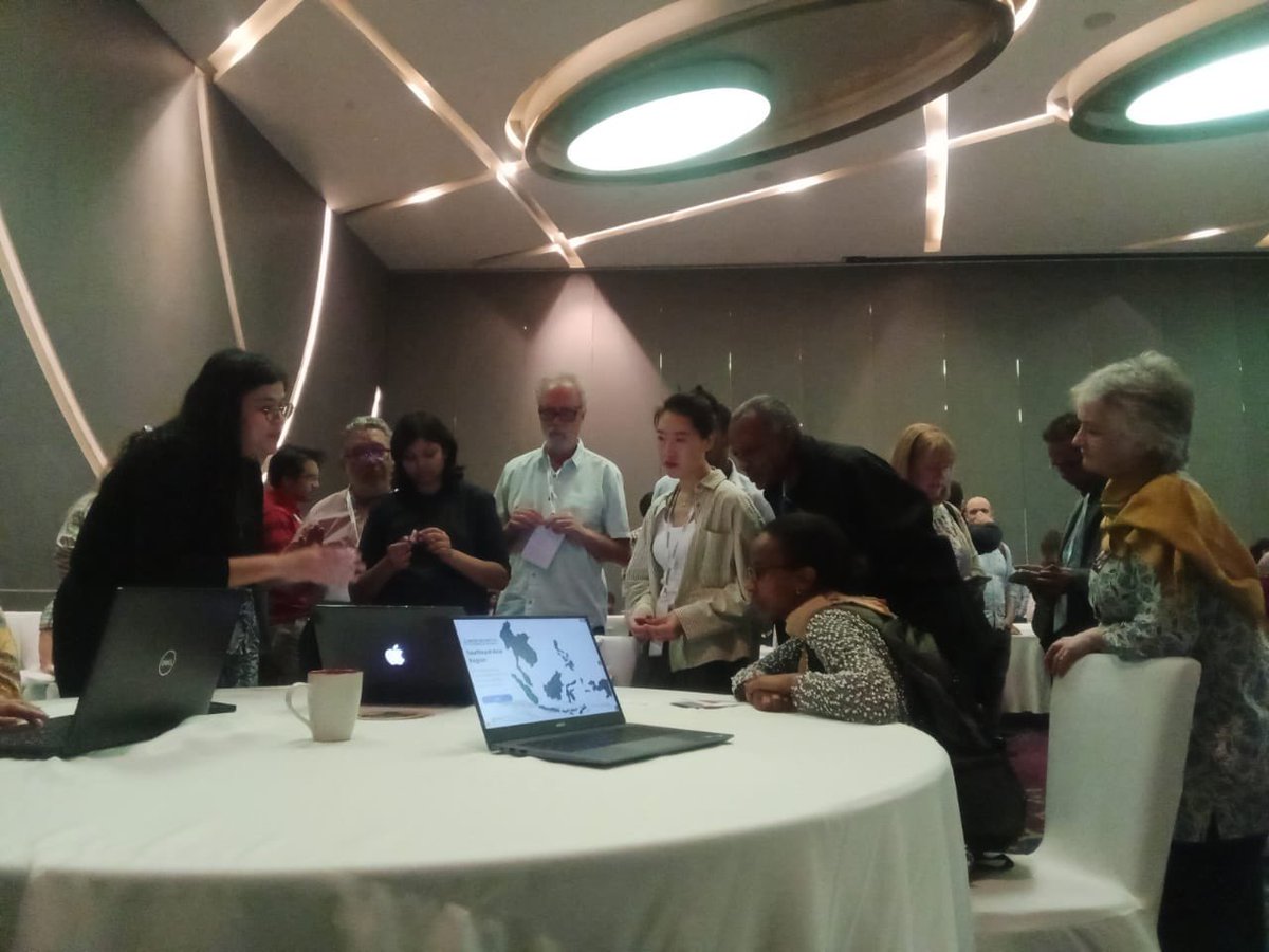 cindleis88's tweet photo. Engaging and lively session showcasing our interactive map on Southeast Asia region’s water security challenges and governance mapping, while mingling around fellow Hub colleagues with laughters and joy. So much fun! @GCRFWaterHub @NUMedMalaysia https://t.co/VDFdGymqd7