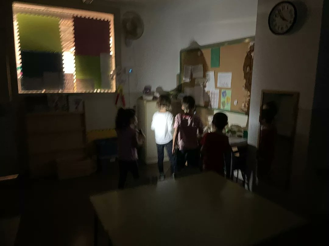 EscPublicaSAFA's tweet image. Avui #1rB, els exploradors i exploradores, hem entrat a una cova amb les lupes que hem fet.
#projecte #Medi