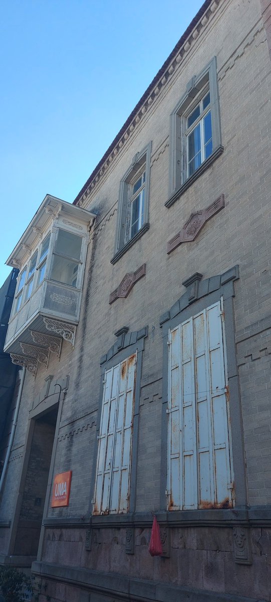 Günaydın. Urla sokakları gibi güzel ve renkli bir gün dilerim 🌈🍂🍃