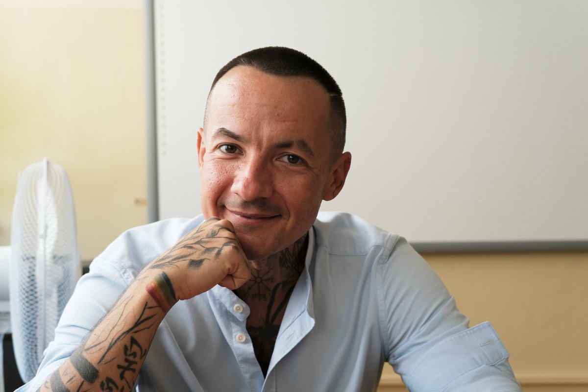 M_Jozefaciuk's tweet photo. Dzisiaj w szkołach w Polsce obchodzony jest Tęczowy Piątek - tęcza jest symbolem nadziei i pokoju . 🏳️‍🌈

Chętni przyjdą do szkoły nosząc akcesoria tęczowe - skarpetki, kolczyki, torby itp. Niby nic wielkiego, a jednak... 🤜🤛

Zawsze z młodymi💪

 #walczsercem #teczowypiatek https://t.co/N1Z1oxO3UQ