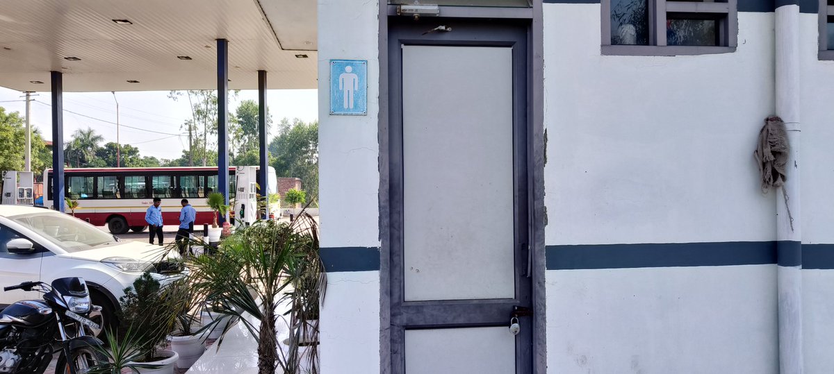rgupta_narain's tweet photo. An authorised petrol pump of @BHARATPETRO1417 - Lakhpat Filling Station located at Bahadurgarh Beri Road does not provide toilet facilities.

@SwachhBharatGov @SwachSurvekshan @jhajjarpolice @cmohry @PMOIndia https://t.co/AUQ3dgaF8k