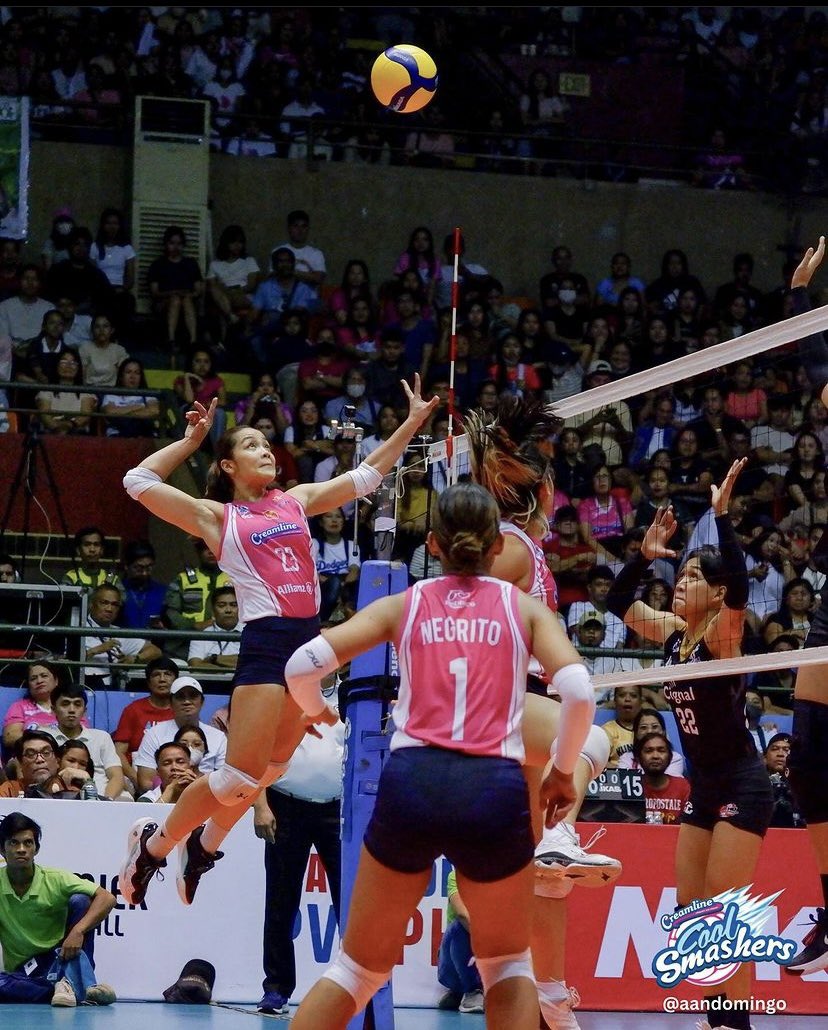 VolleyUpdate's tweet photo. The connection Kyle-Jena 💗 https://t.co/yr9HUylTHD
