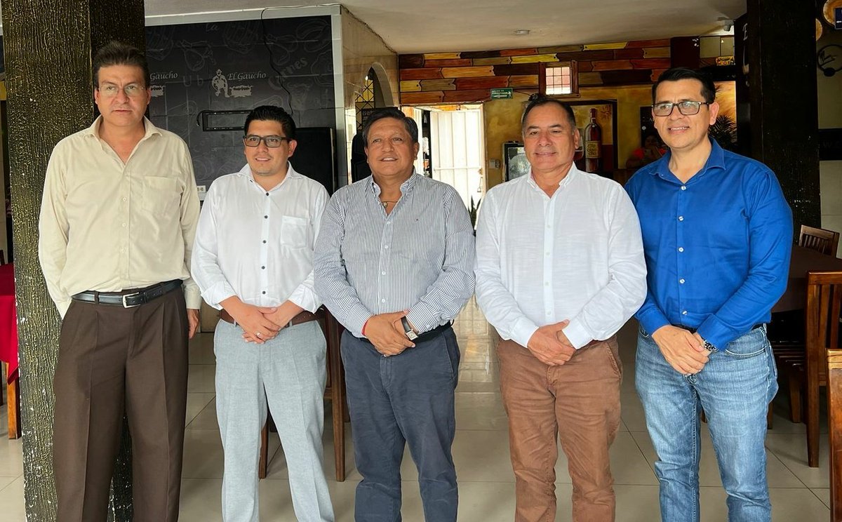 hbosquezab's tweet photo. Reunión con Autoridades|🤝

El día de hoy tuve una reunión de trabajo en conjunto con Wilson Erazo, Alcalde del cantón Santo Domingo de los Tsáchilas y Gabriel Zúñiga, Alcalde del cantón Pelileo. ¡Seguimos firmes por Bolívar!❤️💚

#HenryBosquezAsambleístaElecto #BósquezEsBolívar https://t.co/SpTXWqCtsL