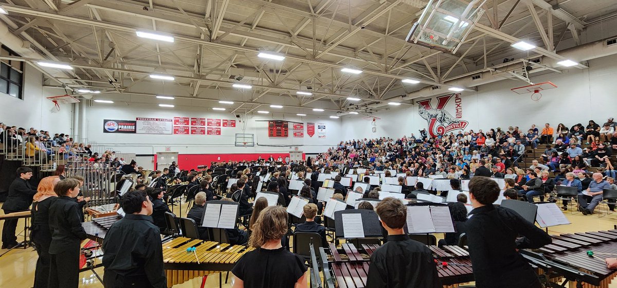 Another amazing performance tonight this time by the YMS 8th Grade Band and the YHS Wind Ensemble! @115yhs @115yms @YorkvilleBands @YorkvilleMusic