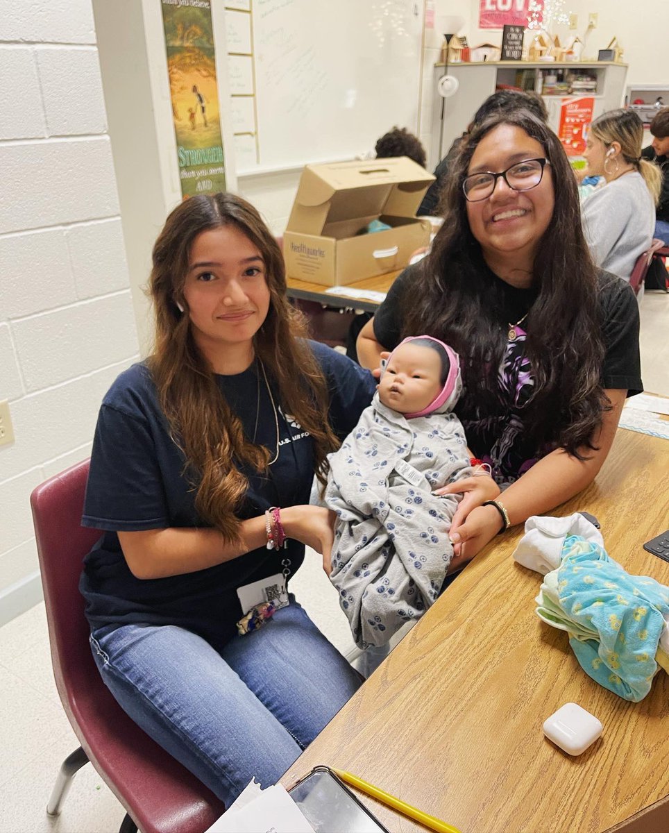 MrsRLHS's tweet photo. Dress and Swaddle Day!! #realcarebabies #CTE #FaCS #humangrowthanddevelopment @lisdcte @LHSKillough #BetheOne https://t.co/YzLMEmgpRU