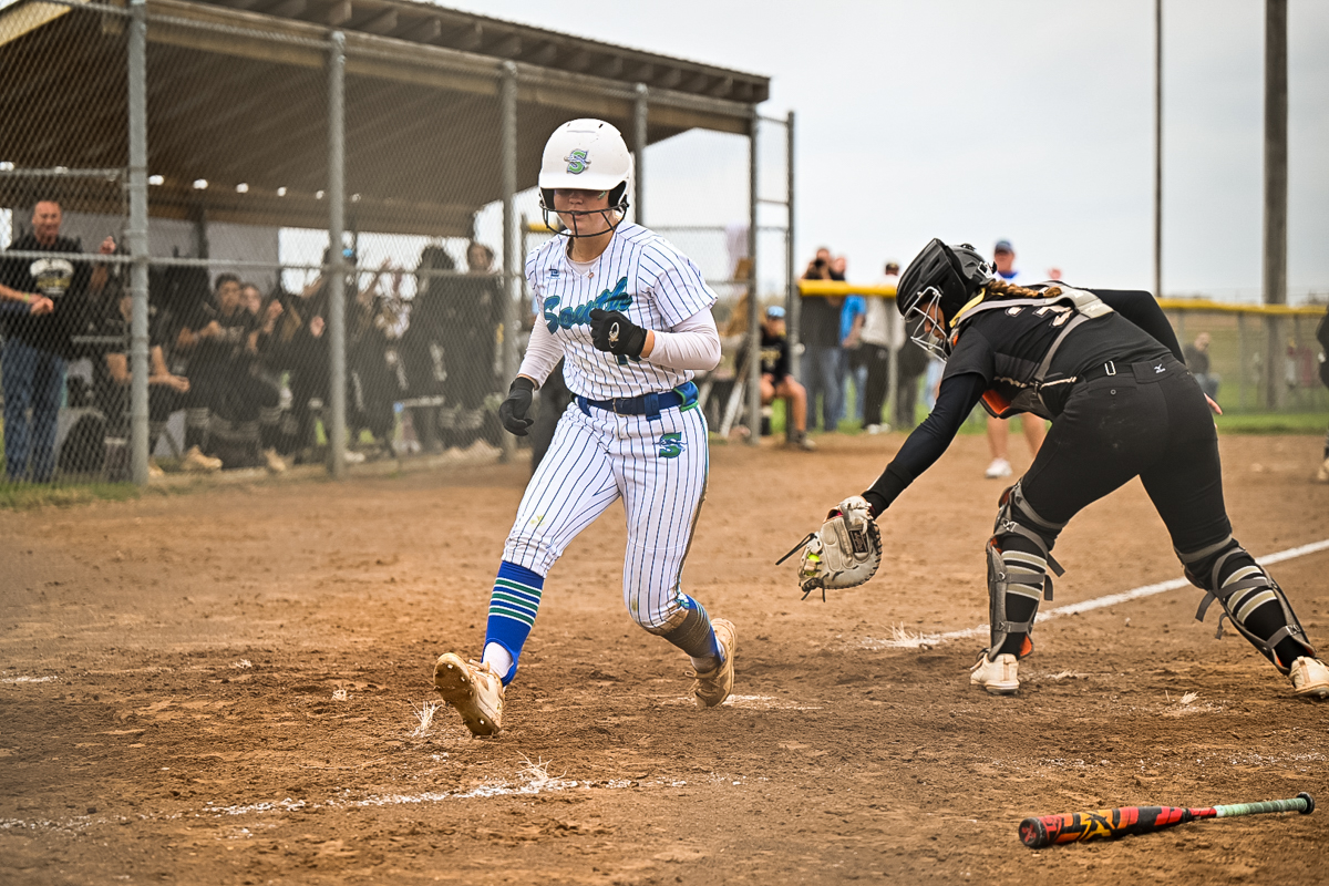 PhotoRainey's tweet photo. I see you @MadisonHoff24 ...diving for balls, running the bases....destroying 3rd basemen....a one woman wrecking crew!

@AlthausEJC @BSSJagsSoftball @bssjaguars https://t.co/QtWs6BDu2L
