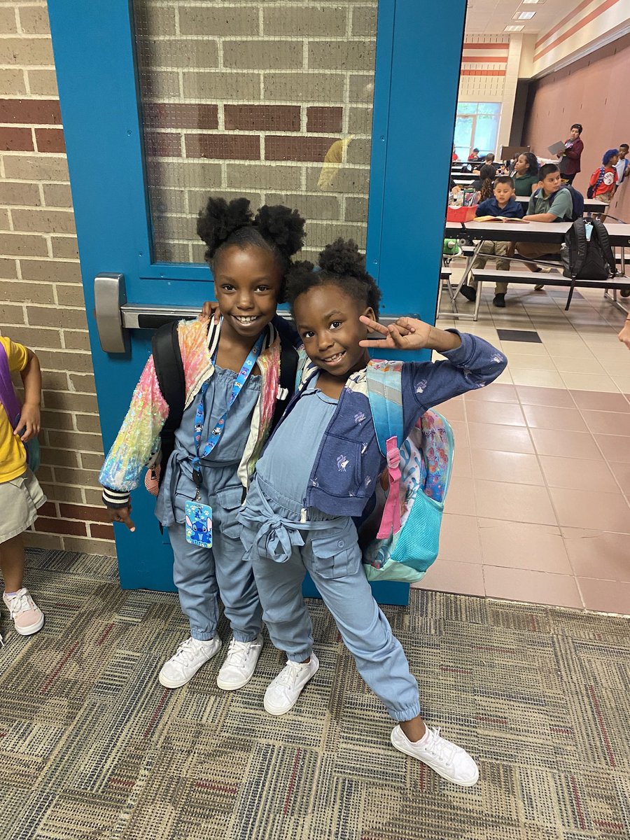 MsGabourelTES's tweet photo. Team up against drugs #twinday #RedRibbonWeek2023 @TES_Spring  @AmersonDeMonica https://t.co/XkVVDXr6aJ