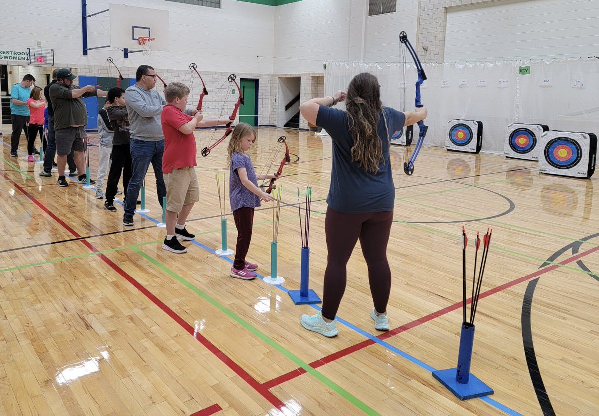 FloydCoParks's tweet photo. Our first of two 𝐄𝐱𝐩𝐥𝐨𝐫𝐞 𝐀𝐫𝐜𝐡𝐞𝐫𝐲 opportunities was held Wednesday at Pine View Gymnasium. 🏹🏹🏹

Be on the looking for more archery programming this winter from Floyd County Parks, including lessons and leagues. https://t.co/VSjUiSU24F
