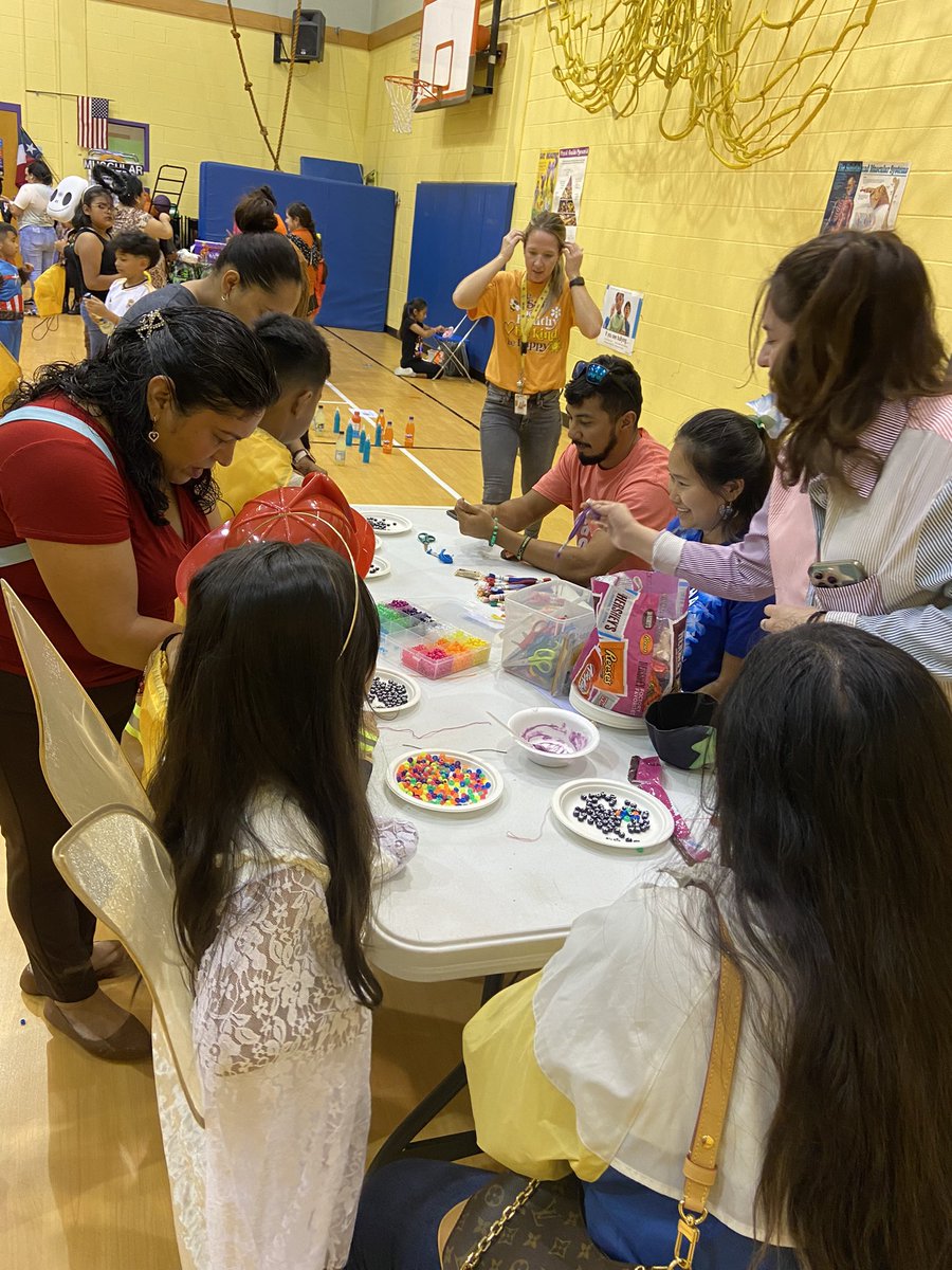 ElementaryMcbee's tweet photo. The weather did not stop our bumblebees 🐝 from enjoying some Trick or Treat fun &amp; games 👻 🎃🍭 https://t.co/hnrskoNt8D