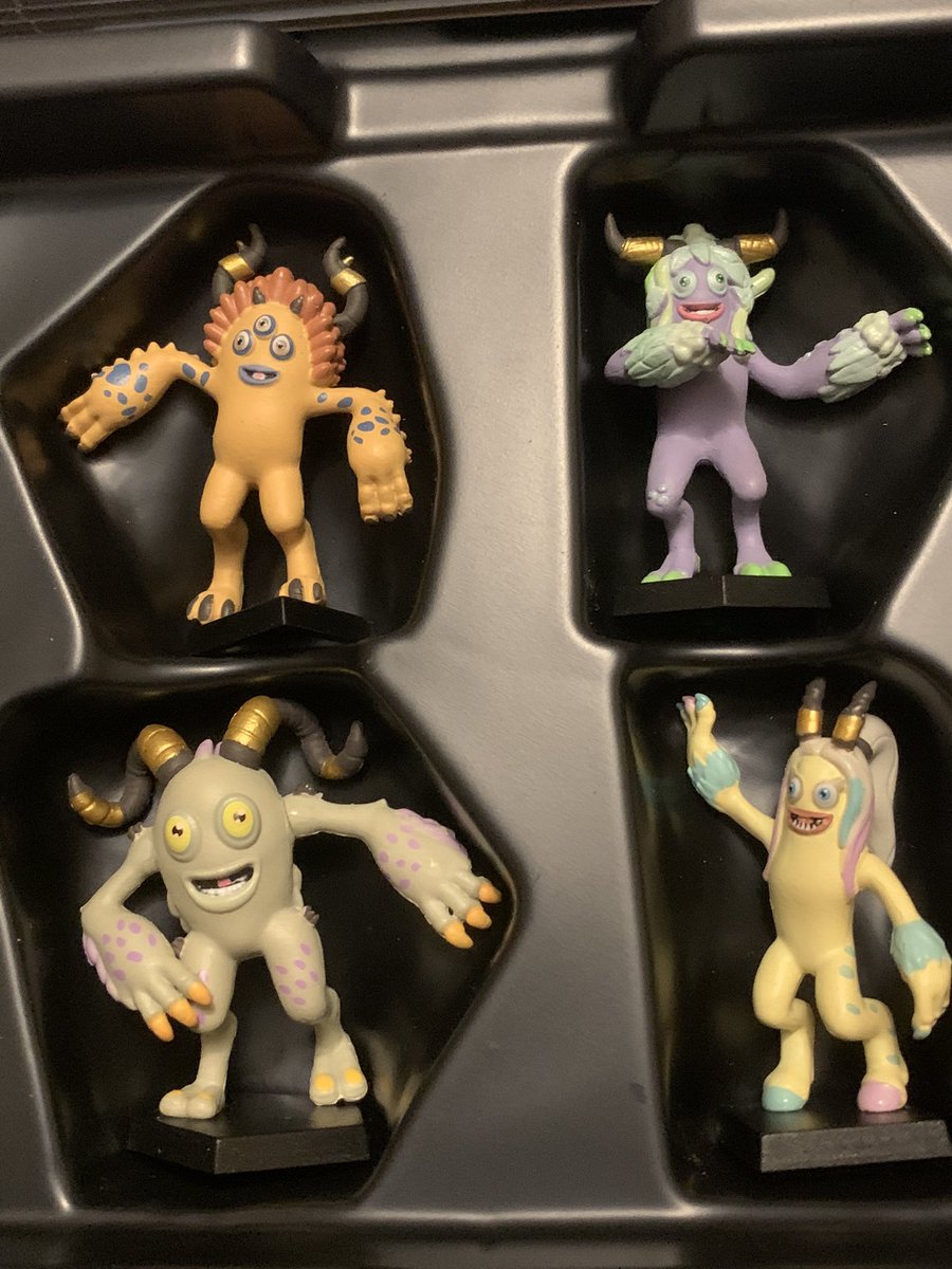 Finally opened up my msm board game, and thought I'd share a good look at  the figures. also weirdly the board game came with a bunch of little bags,  so was nice