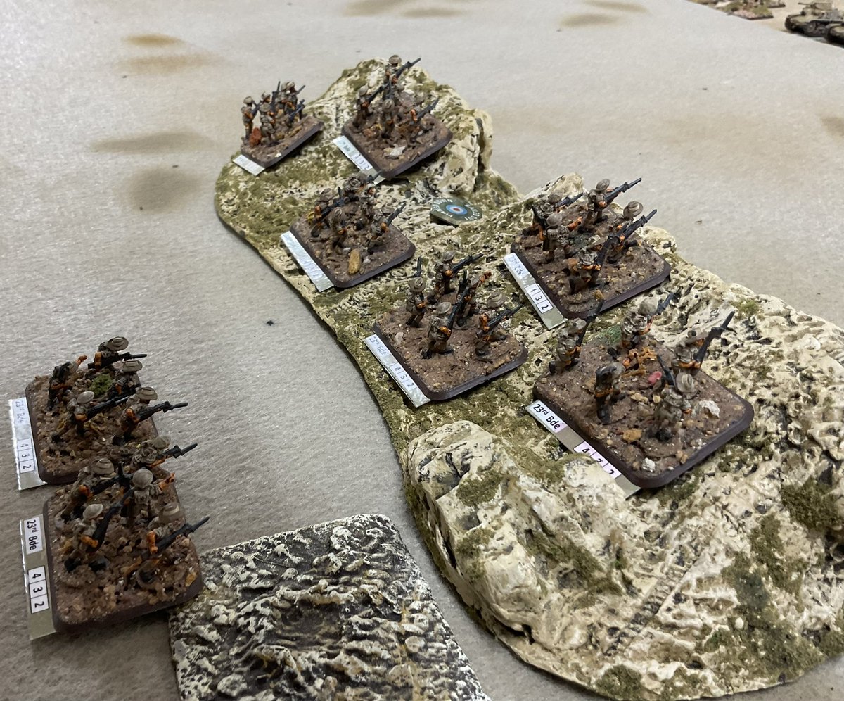 Oldwargamer's tweet photo. #Australian 9th Division well dug in awaiting Rommels attack.
#wargaming #15mm #WWII #desertwar #earlywar https://t.co/aDSLALsVbm