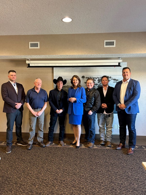 HeliumDevCan's tweet photo. We appreciated the great discussion we had recently with Premier &amp; MLA @ABDanielleSmith  in her riding of Brooks-Medicine Hat about our helium opportunities in Alberta! https://t.co/3DE9xKPQpo