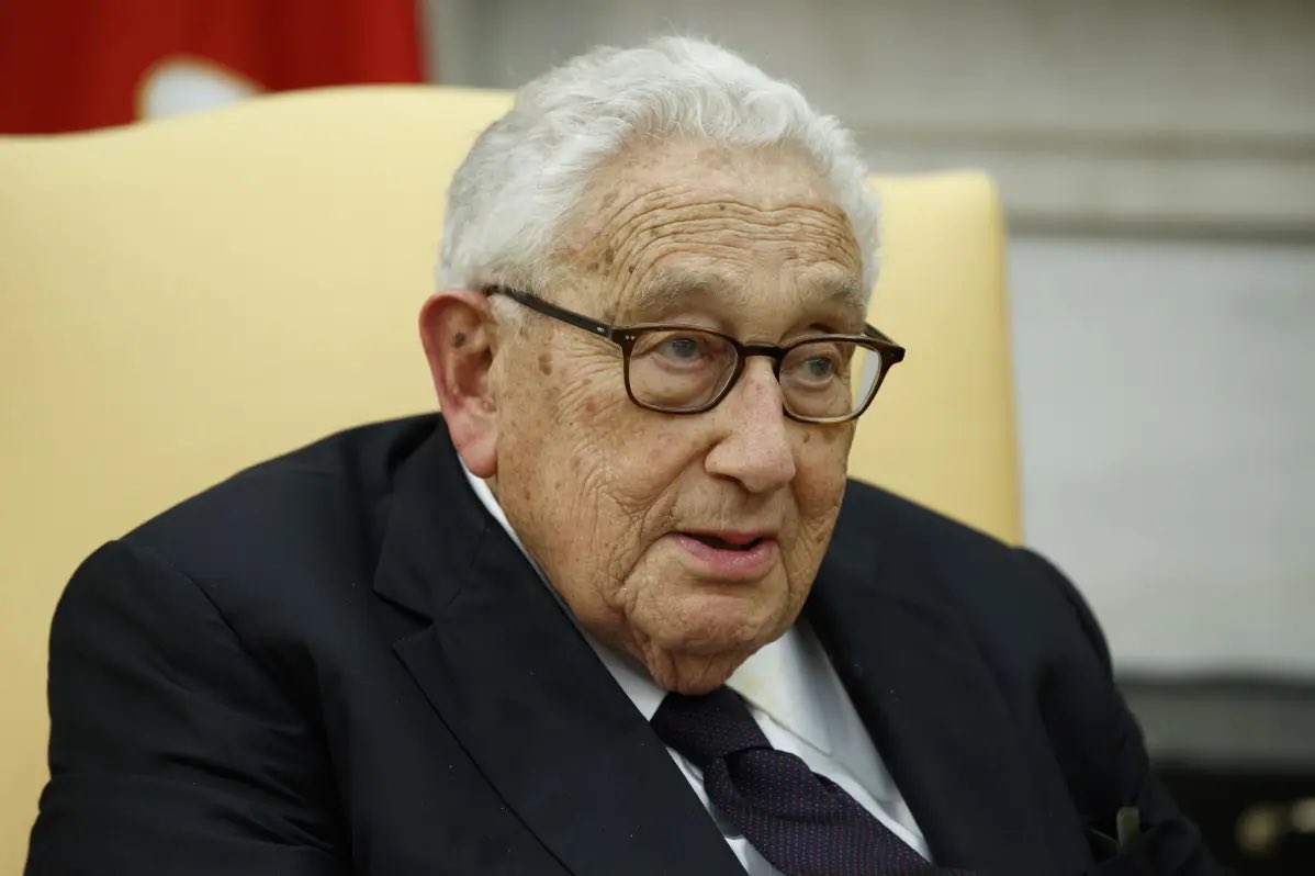 JeremySWallace's tweet photo. American diplomat Henry Kissinger “suffered an injury” and had to cancel a scheduled appearance at Rice University’s Baker Institute in Houston tonight, @RiceUniversity president Reginald DesRoaches told the audience. https://t.co/Mrz1y783eK