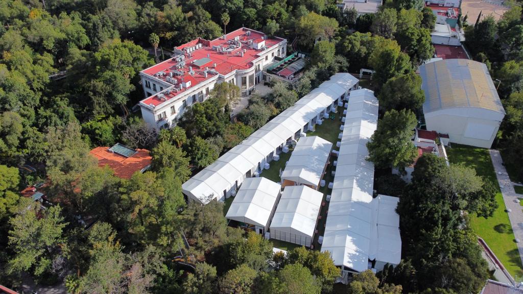 oscarrosado61's tweet photo. La SNEF desde el aire en el @CC_LosPinos
Hoy @Condusef @AsocBancosMx
@AMIS_mx como Aliados principales dimos inicio a la edición 16 de la Semana Nacional de Educación Financiera , estaremos hasta este domingo 29 de octubre. https://t.co/LL6gjzQTPC