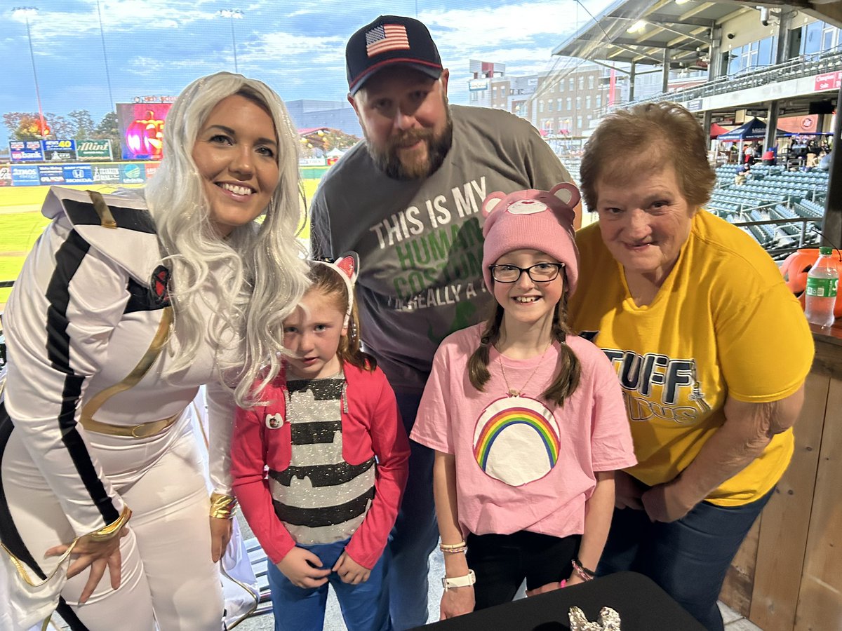 StuffTheBusSOKY's tweet photo. Stuffy and our Crew had a blast at the @D93Rocks @CrockerLawFirm Rockin’ Trick or Treat @BGHotRods https://t.co/ma3WfM0wLF