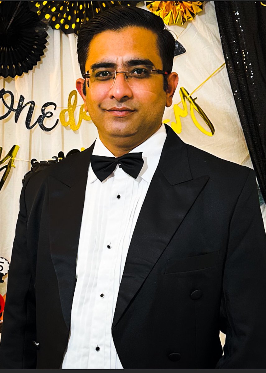 RabAnwar's tweet image. #CleanShave
 #BehindyouMobeen
کہیں میں رہ نہ جاوں