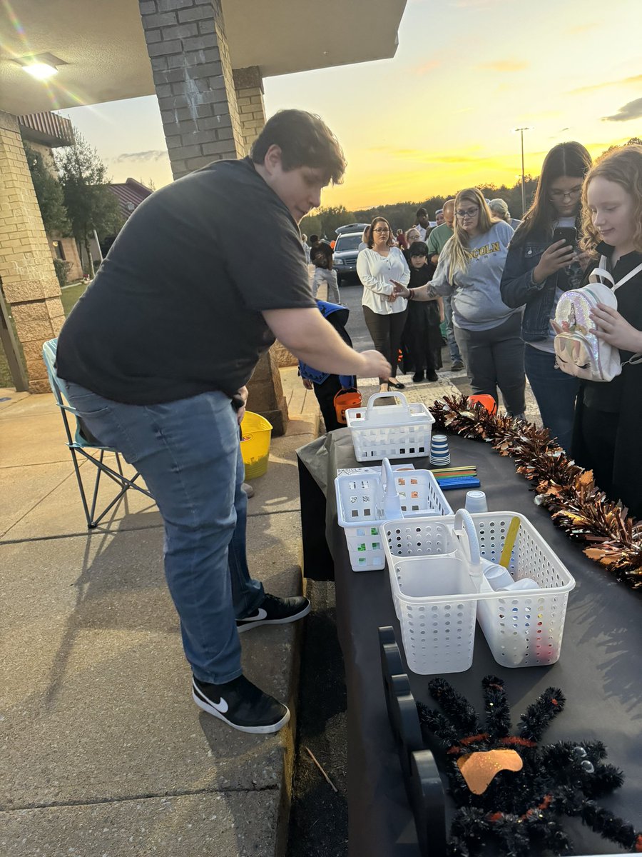 Ashley Phillips tweet media