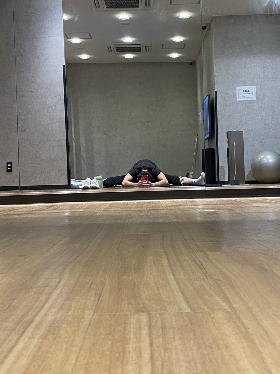 Soccer18Fm's tweet photo. 🐲昨日の銀一🐲

この日は胸トレ💪
1週間お休みしてたので、再開！
やっぱ筋トレっていいなぁー

#d1swgp3
#ドクターストレッチ
#銀座一丁目店
#ボンジュール銀一
#ストレッチトレーナーはストレッチを欠かさない https://t.co/mHWmYISUqN