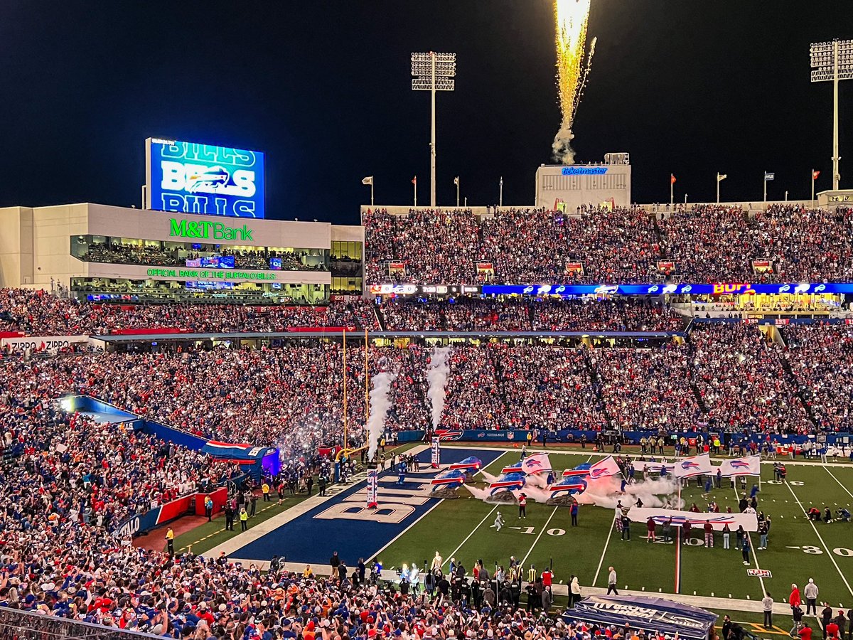 StephieKonicki's tweet image. Waited all day for…..Thursday Night 🦬 #TNF