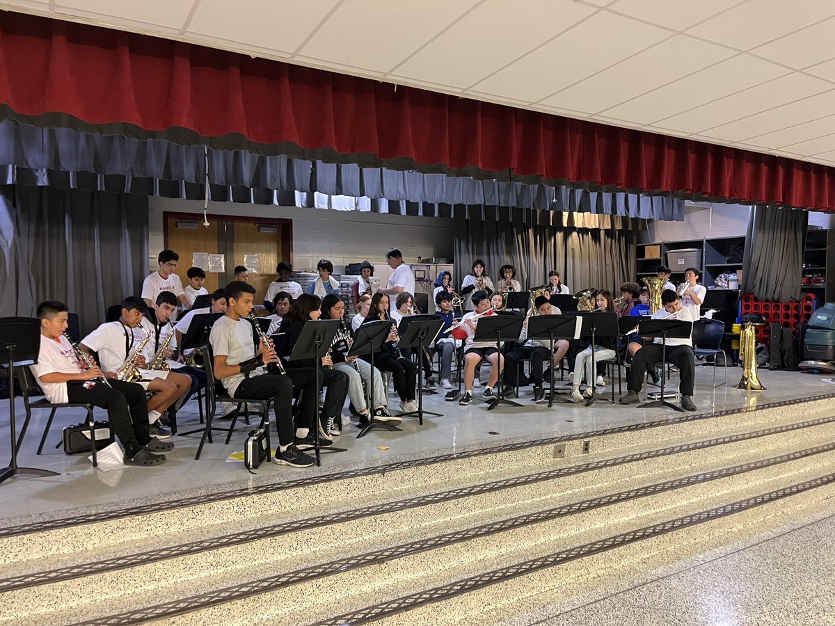 Class of 2028 kickoff celebration of our partnership with NYGEAR UP. One of 10 Districts in NYS to have this amazing opportunity. Thank you to our NYGEAR UP Team, teachers and students for your enthusiasm as we lift this exciting grant and all of the opportunities that come w/it!