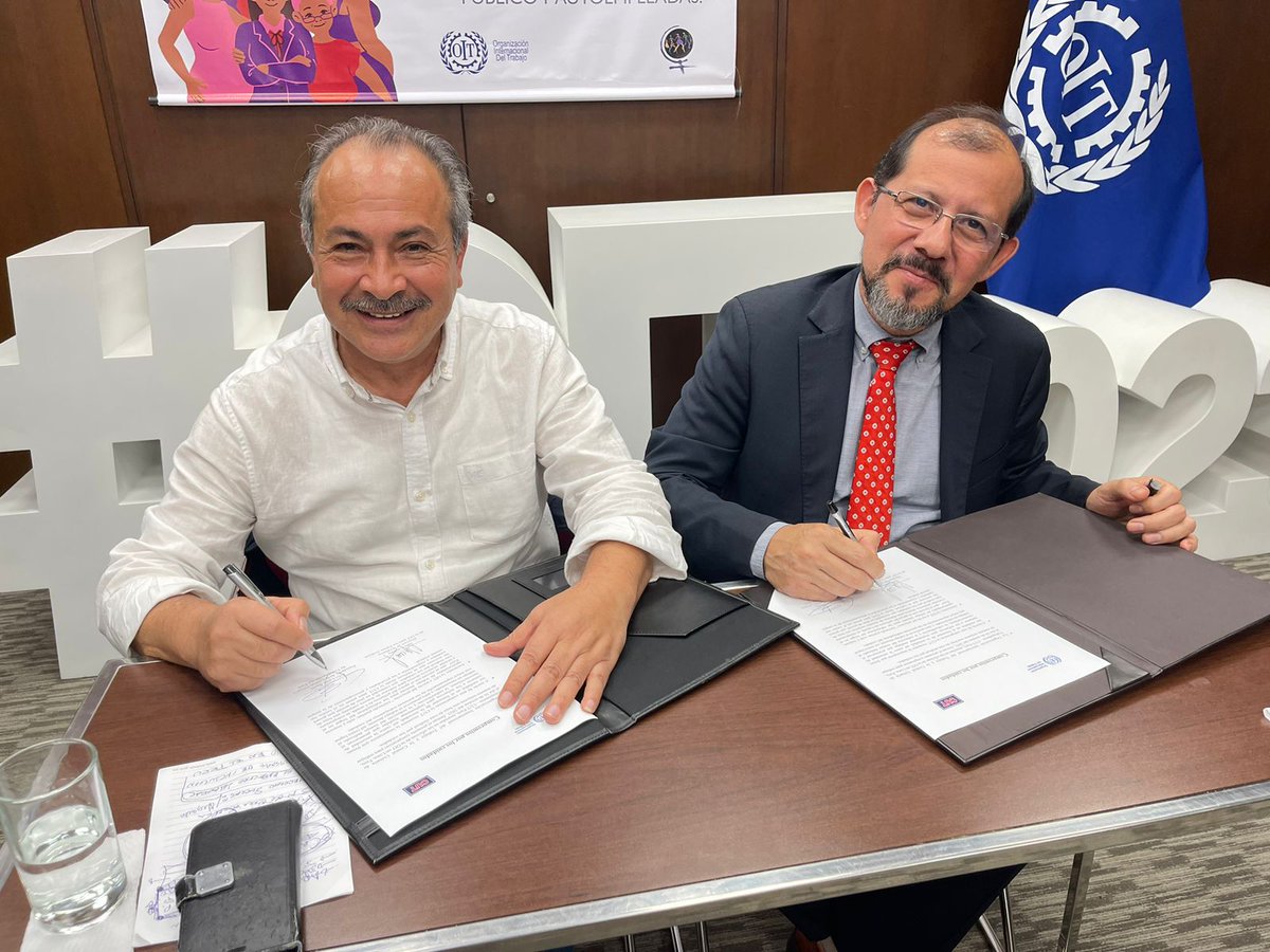 OITAndina's tweet photo. 📍| 🇵🇪 Hoy OIT y @cutperu firmamos el 𝗖𝗼𝗺𝗽𝗿𝗼𝗺𝗶𝘀𝗼 𝗽𝗼𝗿 𝗹𝗼𝘀 #𝗰𝘂𝗶𝗱𝗮𝗱𝗼𝘀

Avanzamos hacia un Plan de Acción Sindical para promover #TrabajoDecente en el sector de cuidados

💪🏽Con empleos formales, seguros, salarios justos y protección social y laboral adecuada https://t.co/4V50HH1dxA