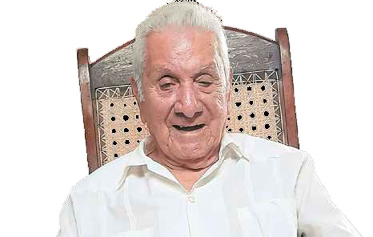 Se nos fue hoy el compañero,el Che Nica,José Reyes Monterrey, a los 92 años de edad, Profesor Universitario.Militante del FSLN desde los primeros dias, y toda su vida.Hombre multifacetico: guerrillero,profesor, escritor, tipografo y editor.Hasta la Victoria Siempre Hermano Che!