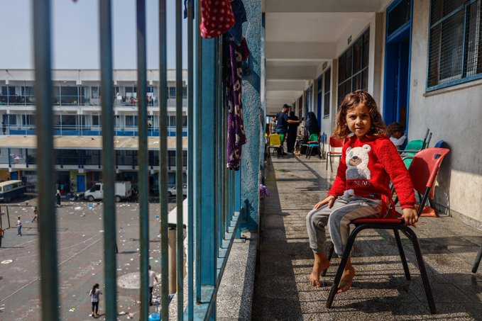 KentPage's tweet photo. 💔Day 18: No education access for +625K students in #Gaza
💔219 schools (+40% of all school buildings) damaged
💔~580K people sheltering in 150 #UNRWA schools
💔~79K people sheltering in 70 public schools
#NotATarget
#HumanityCannotWait
#ChildrenCannotWait
#EducationCannotWait https://t.co/M9LhIkEfgI