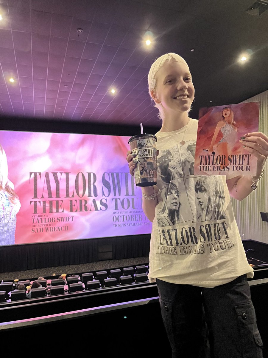 everydeadendst's tweet photo. @taylornation13 first ever concert (1989 how ironic) and me now 🥲🥲🥹 #1989TaylorsVersion https://t.co/VAWR1Kqaa5