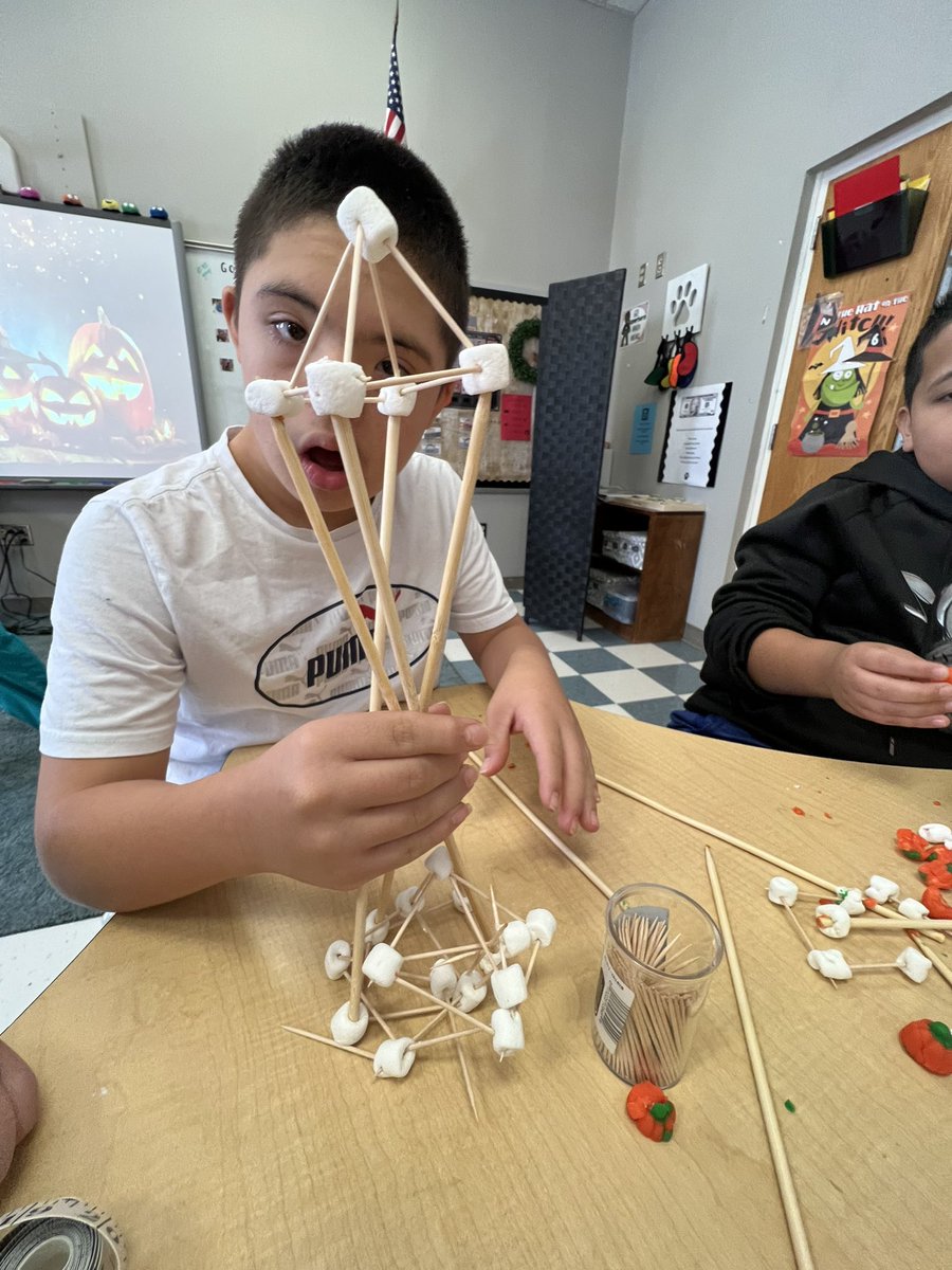 elaina_aponte's tweet photo. π Pumpkin Candy STEM towers π§‘
#unityblooms
#reverseinclusion
#loveourschoolcommunity https://t.co/ylsjO44lez