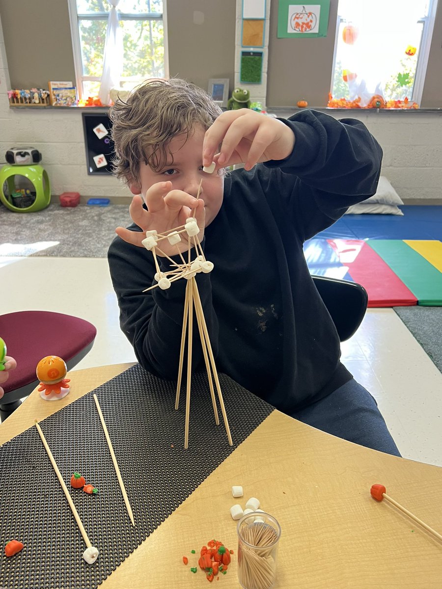 elaina_aponte's tweet photo. π Pumpkin Candy STEM towers π§‘
#unityblooms
#reverseinclusion
#loveourschoolcommunity https://t.co/ylsjO44lez