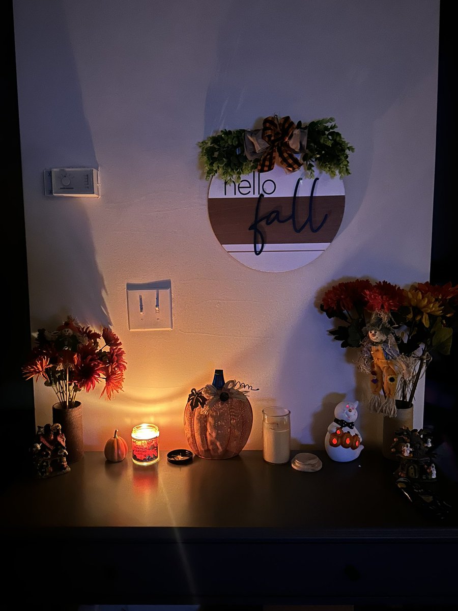 VFLJess82's tweet photo. Evening at home…🎃👻🦇🕸️🕷️💀 #itsjustabunchofhocuspocus https://t.co/ohHFDUOZOL