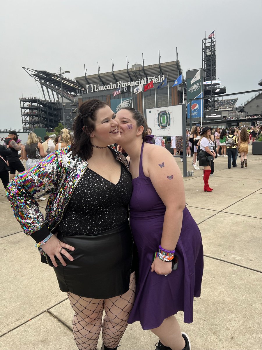 kenzzzz10's tweet photo. @taylornation13 1989 round one I was going to concerts solo, these days I go with my wife 💕 #1989TaylorsVersion https://t.co/cxkgzAQSKh
