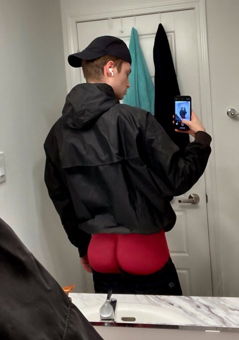 This underwear is so tight ? https://t.co/QfS0JZf7Gs