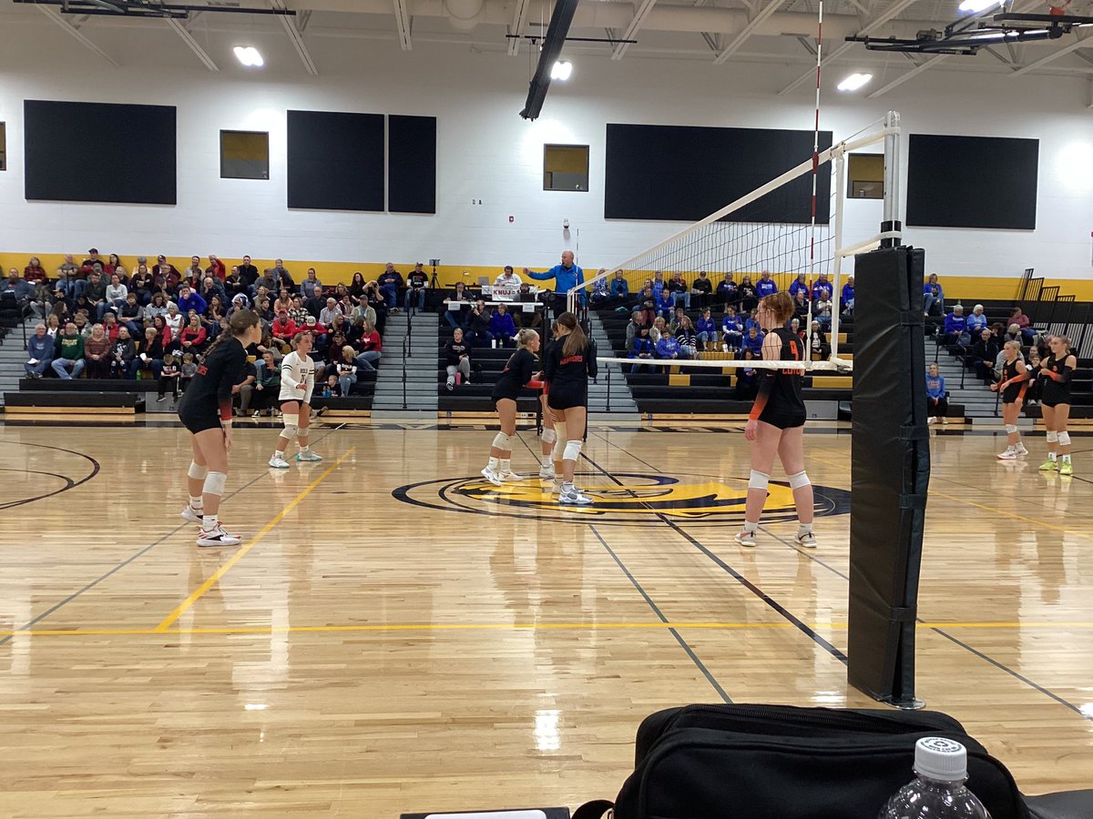 SE_VBALL's tweet photo. Cleveland comes back to win the 1st set, 25-21 over BOLD. BOLd off to a Quick 3-0 lead in the 2nd.

Lots of fans from the first match hanging around to watch a good one here so far! https://t.co/yB2snffCXJ