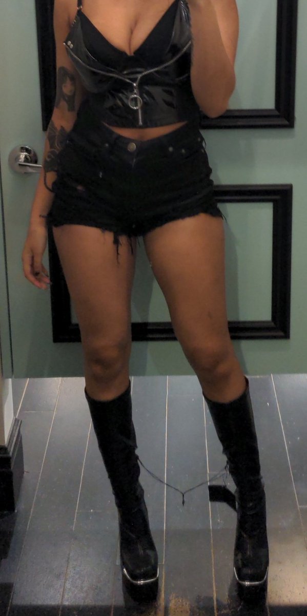 Marcy666_'s tweet photo. What would u do if I stepped on you with these boots? (The right answer is "give you money and my submission, mistress") 

Findom finsub Paypig cashcow HumanATM drainsession blackdomme dominatrix https://t.co/QVdSX4QdLw