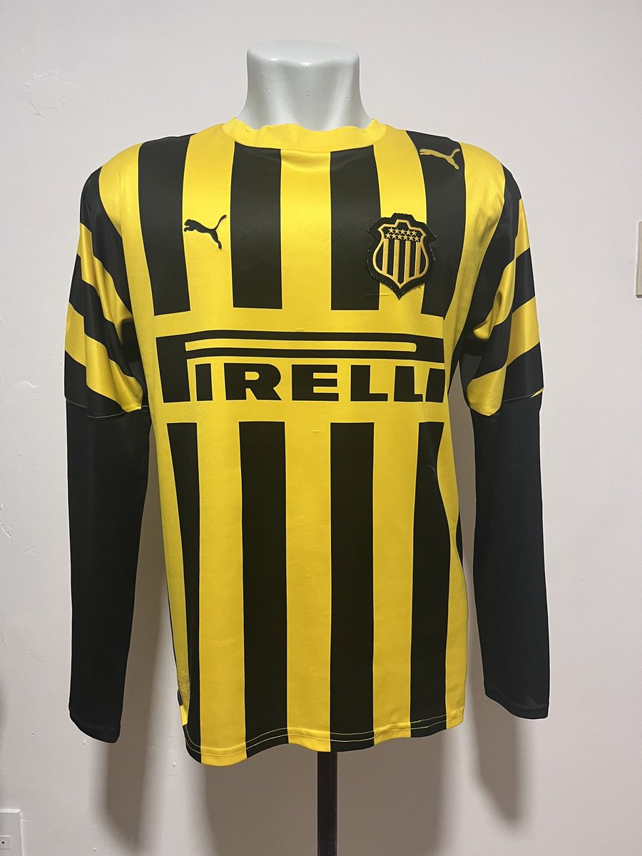 casacasCAP's tweet photo. Peñarol
Año: 2006
Jugador: Gonzalo Lemes

@OficialCAP @PrensaCAP @PyD1891 @HistoriaCAP @capsinfiltro @AloPenarolRadio #Camiseta #Peñarol #CAP #Casacas https://t.co/DvZwv7K61S