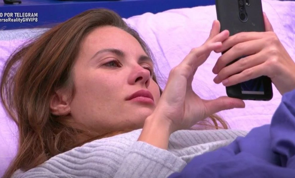 Karma0life's tweet image. Jessi viendo las fotos con Luitingo en el móvil bastante triste...🥺

Tienes que ser fuerte mi niña❤️
Aunque algunos te intenten dejar de mala es porque te tienen envidia y no tienen corazón. 

Gracias por ser tu y solo tú
#GHVIP26O #GHVIP27O