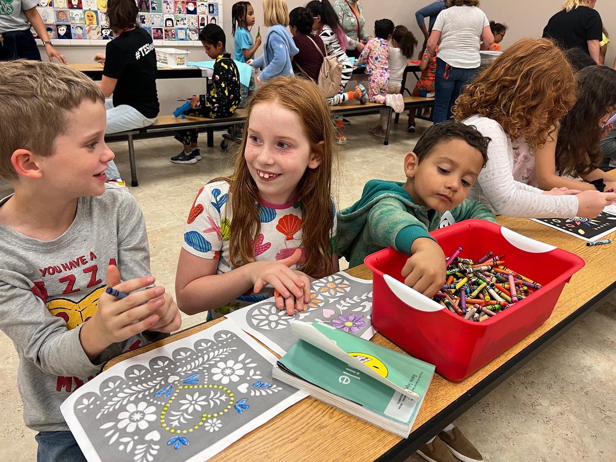 Timberline PTA (@timberlinepta) on Twitter photo Gracias maestras por una noche divertida en pijamada de lectura! Thank you teachers for a fu night at pajama read-a-rama! #tobystigers #tesleads <a href="/TimberlineNews/">Timberline Elementary School</a> Gracias maestras por una noche divertida en pijamada de lectura! Thank you teachers for a fu night at pajama read-a-rama! #tobystigers #tesleads <a href="/TimberlineNews/">Timberline Elementary School</a>